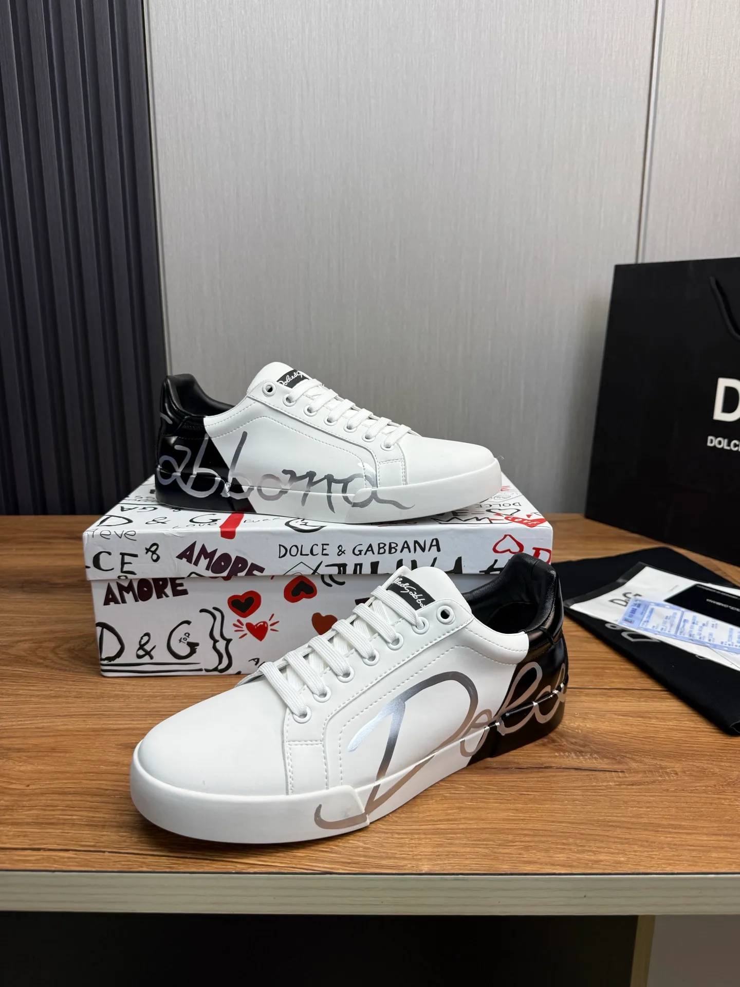 Men's men's shoes💰440💰Dolce & gabbana (DG) official website synchronized new models💥1 fashionable hot models: 1 Exclusive mold opening ✅Imported cowhide for the upper, unique brand style logo upper💥Sheepskin feet🐑Original private mold outsole✔️36-44 (38.45 custom-made, non-refundable)